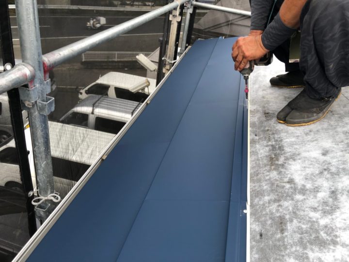 屋根カバー工法　